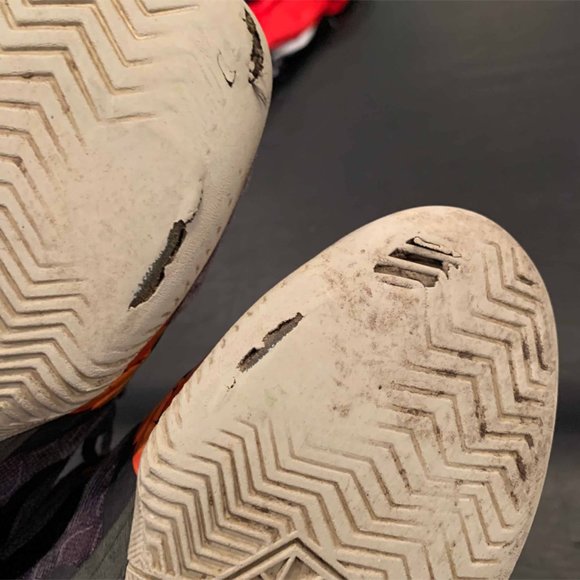 Athletic_Shoes